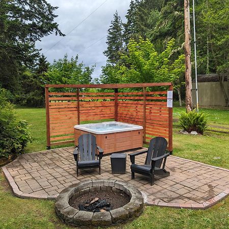 Fox Paws Luxury Cabin - Hot Tub, Fire Pit & Pines! Hansville 외부 사진