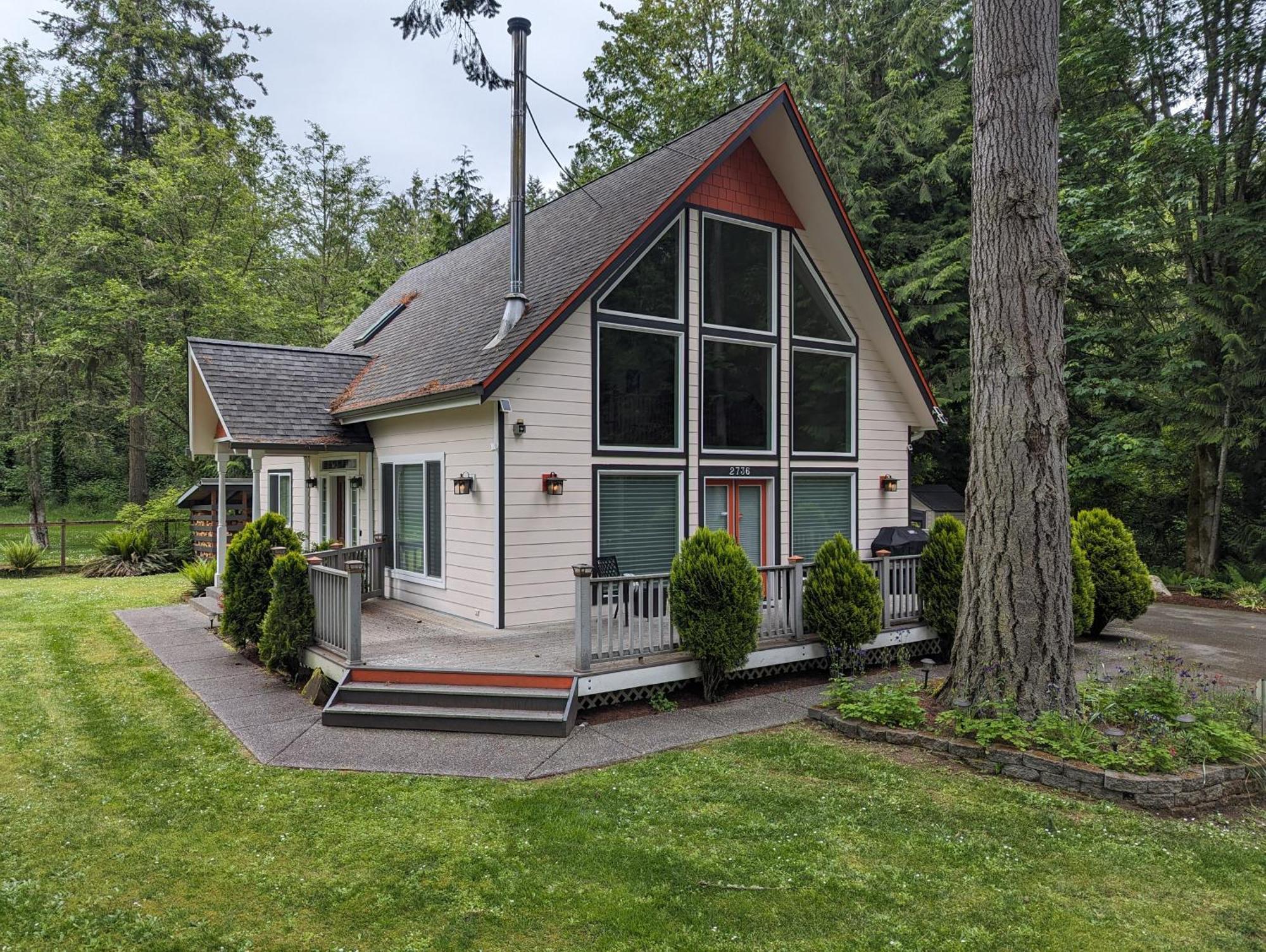 Fox Paws Luxury Cabin - Hot Tub, Fire Pit & Pines! Hansville 외부 사진